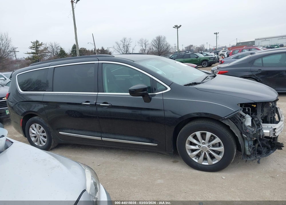 2017 CHRYSLER PACIFICA TOURING-L VIN: 2C4RC1BG4HR752168
