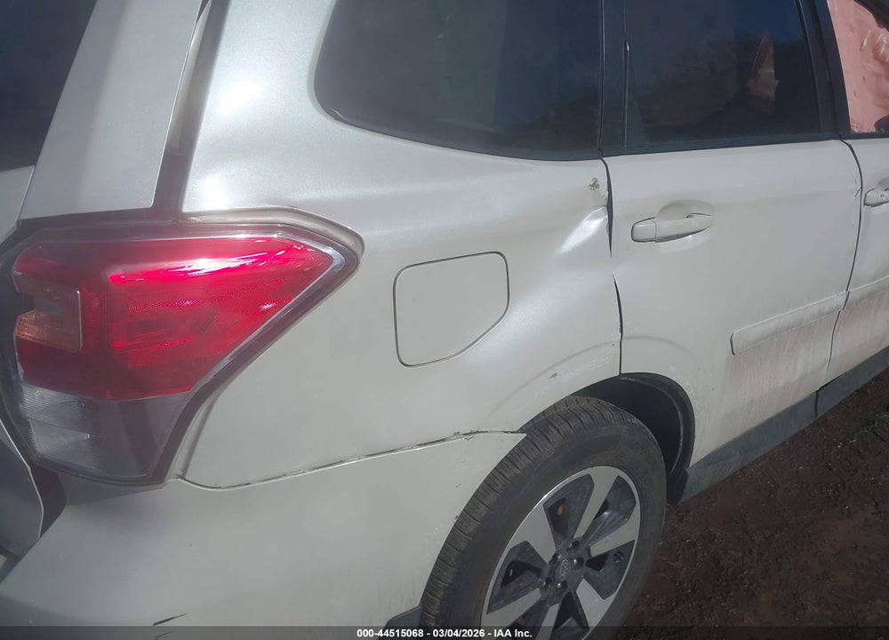 2018 SUBARU FORESTER 2.5I PREMIUM VIN: JF2SJAGC1JH575918