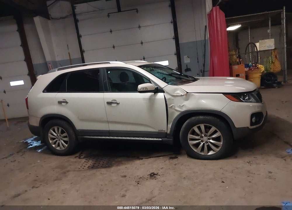 2011 KIA SORENTO EX V6 VIN: 5XYKUDA29BG036349