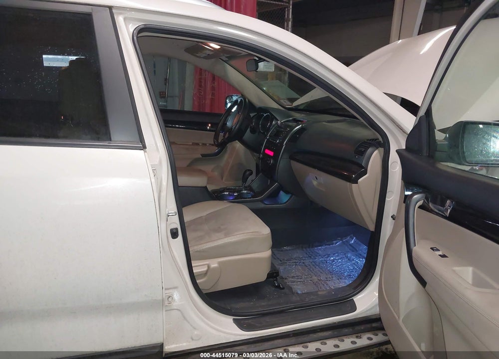 2011 KIA SORENTO EX V6 VIN: 5XYKUDA29BG036349