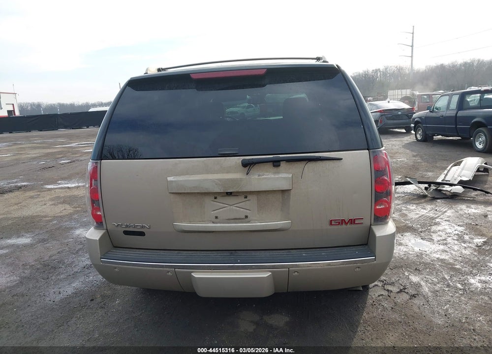 2008 GMC YUKON DENALI VIN: 1GKFK63808J236750