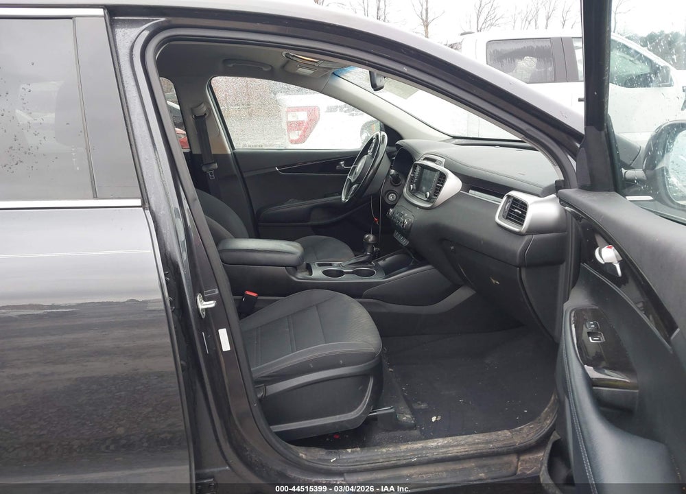 2018 KIA SORENTO 2.4L LX VIN: 5XYPGDA3XJG394287