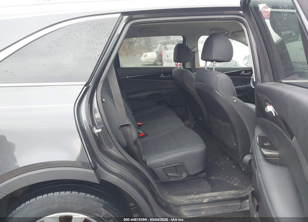 2018 KIA SORENTO 2.4L LX VIN: 5XYPGDA3XJG394287