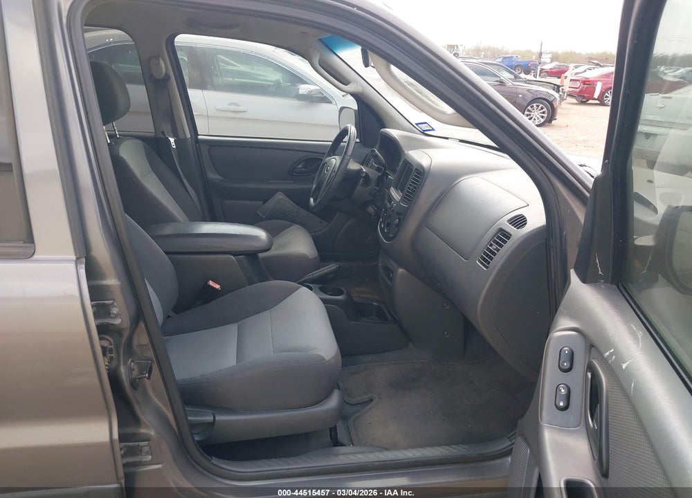 2003 FORD ESCAPE XLS VIN: 1FMYU02103KE20276