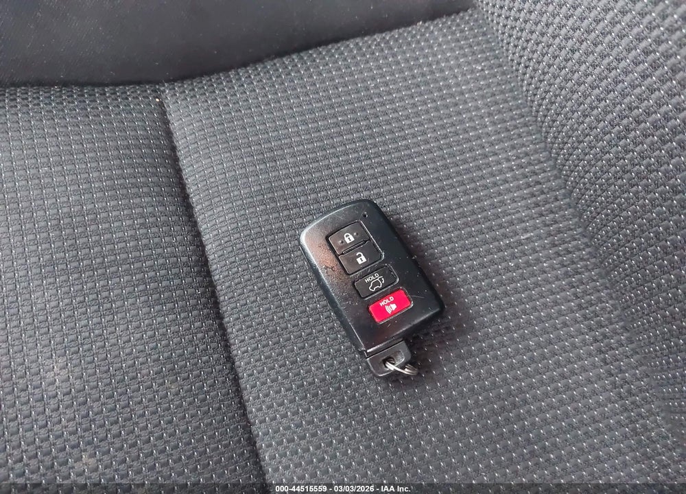 2018 TOYOTA RAV4 XLE VIN: 2T3RFREV6JW836441