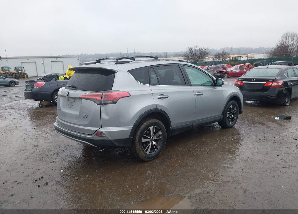 2018 TOYOTA RAV4 XLE VIN: 2T3RFREV6JW836441