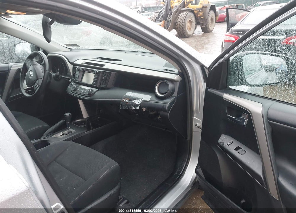2018 TOYOTA RAV4 XLE VIN: 2T3RFREV6JW836441