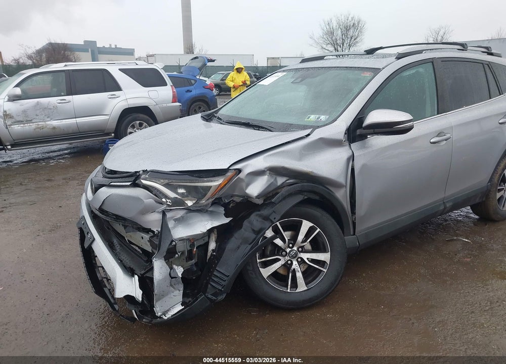 2018 TOYOTA RAV4 XLE VIN: 2T3RFREV6JW836441
