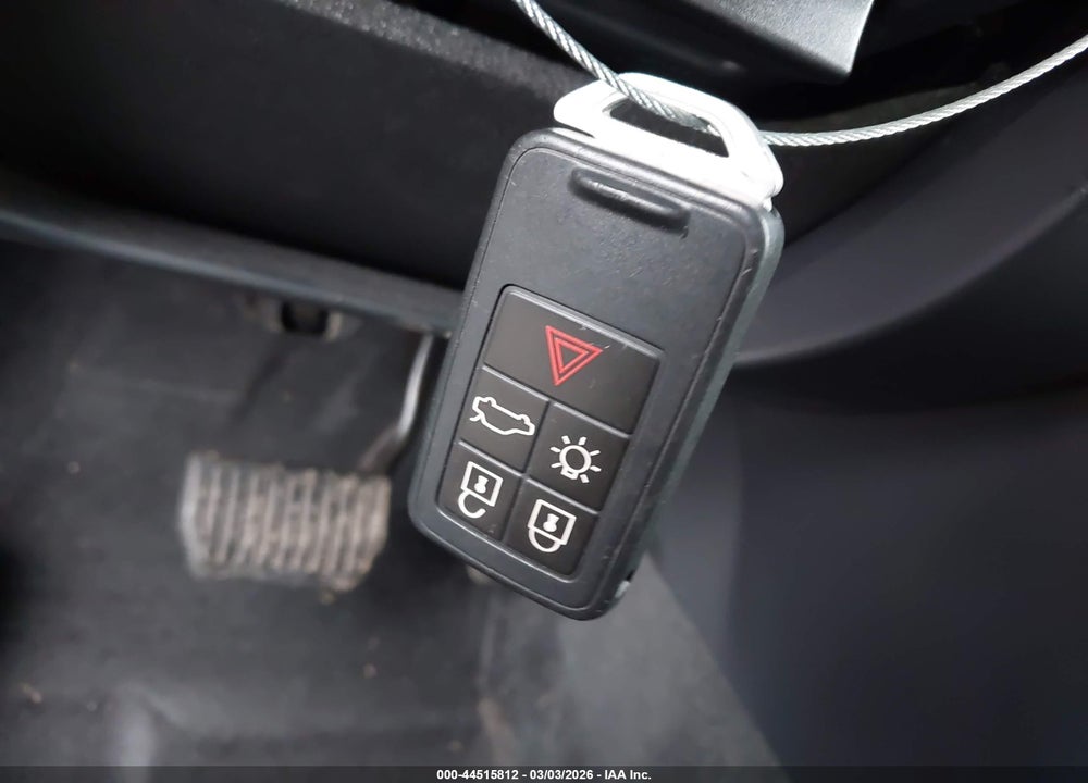 2016 VOLVO XC60 T6 VIN: YV4902RK8G2779389