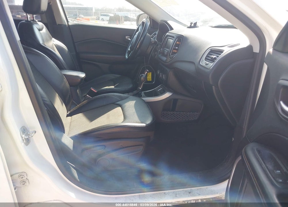 2018 JEEP COMPASS LATITUDE FWD VIN: 3C4NJCBB1JT374625