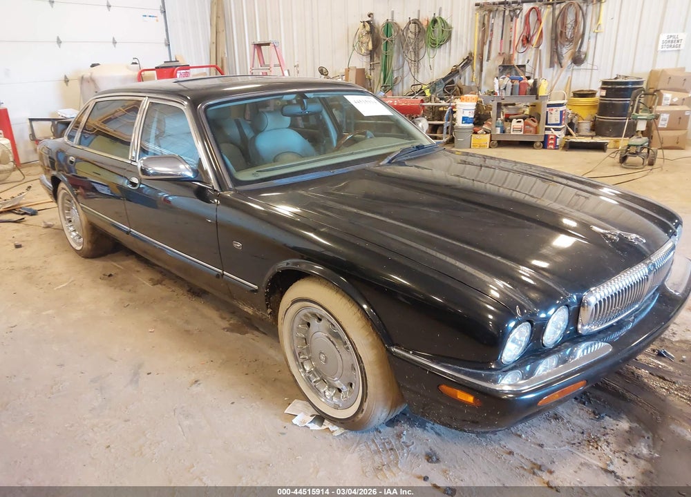 1999 JAGUAR XJ8 VANDEN PLAS VIN: SAJKD6045XC876527