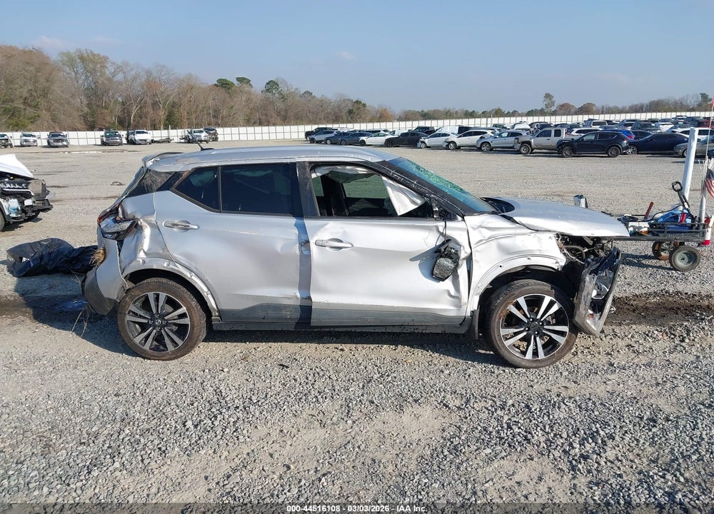 2018 NISSAN KICKS SV VIN: 3N1CP5CU8JL541843
