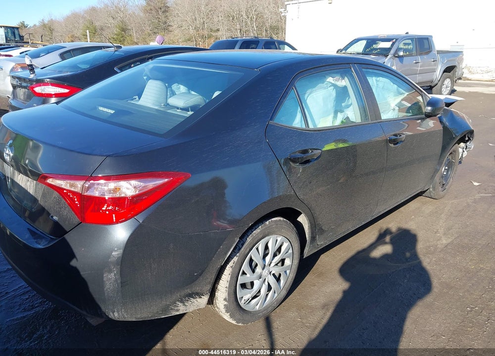 2018 TOYOTA COROLLA LE VIN: 2T1BURHE8JC002085