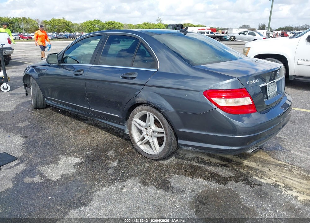 2009 MERCEDES-BENZ C 300 LUXURY/SPORT VIN: WDDGF54XX9R051957