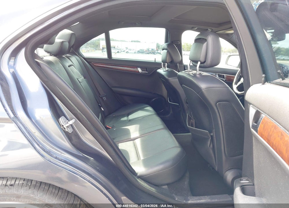 2009 MERCEDES-BENZ C 300 LUXURY/SPORT VIN: WDDGF54XX9R051957