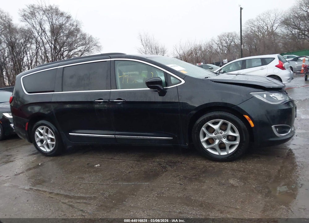 2017 CHRYSLER PACIFICA TOURING-L VIN: 2C4RC1BG5HR762658