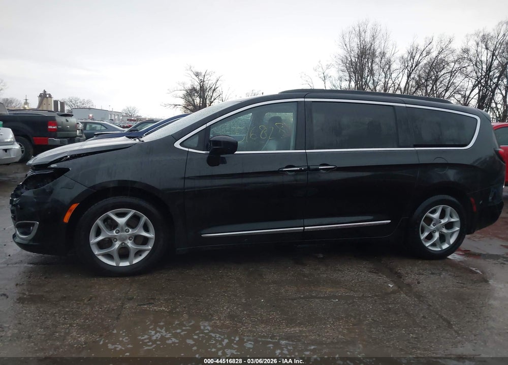 2017 CHRYSLER PACIFICA TOURING-L VIN: 2C4RC1BG5HR762658