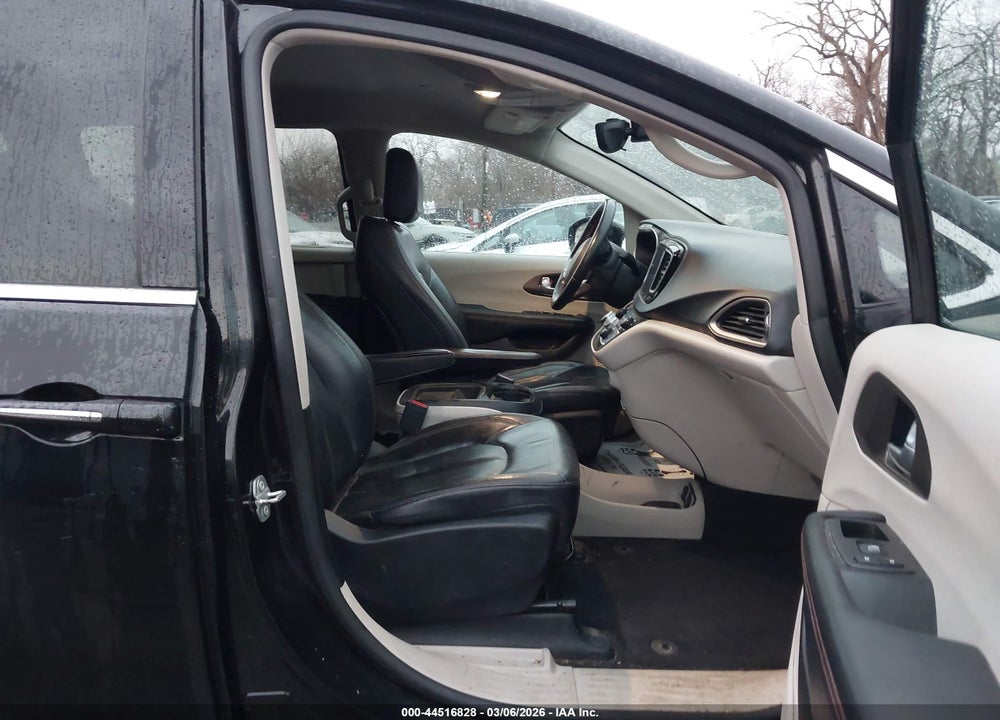 2017 CHRYSLER PACIFICA TOURING-L VIN: 2C4RC1BG5HR762658