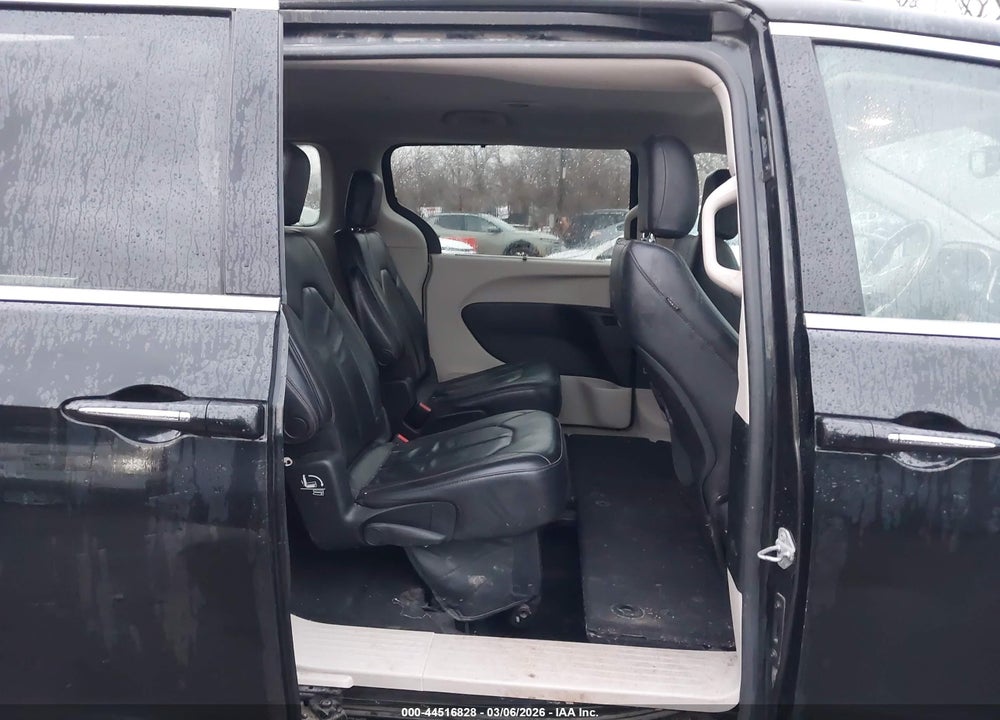 2017 CHRYSLER PACIFICA TOURING-L VIN: 2C4RC1BG5HR762658