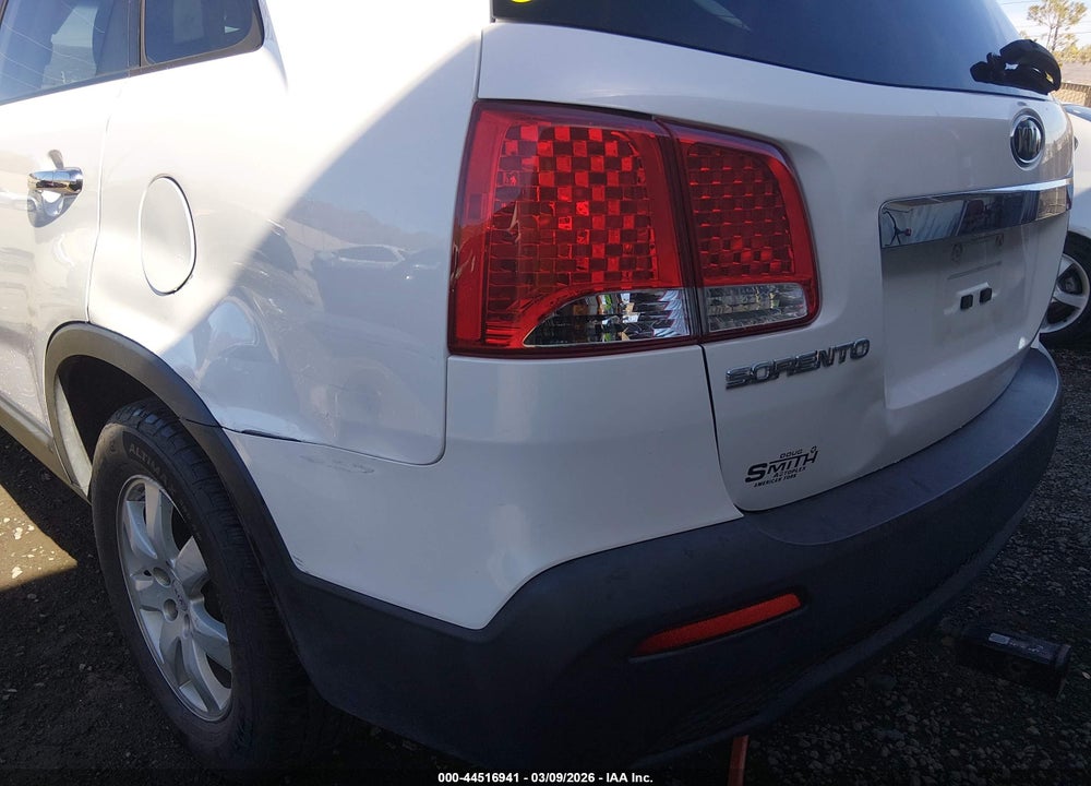 2011 KIA SORENTO LX VIN: 5XYKTCA13BG178703