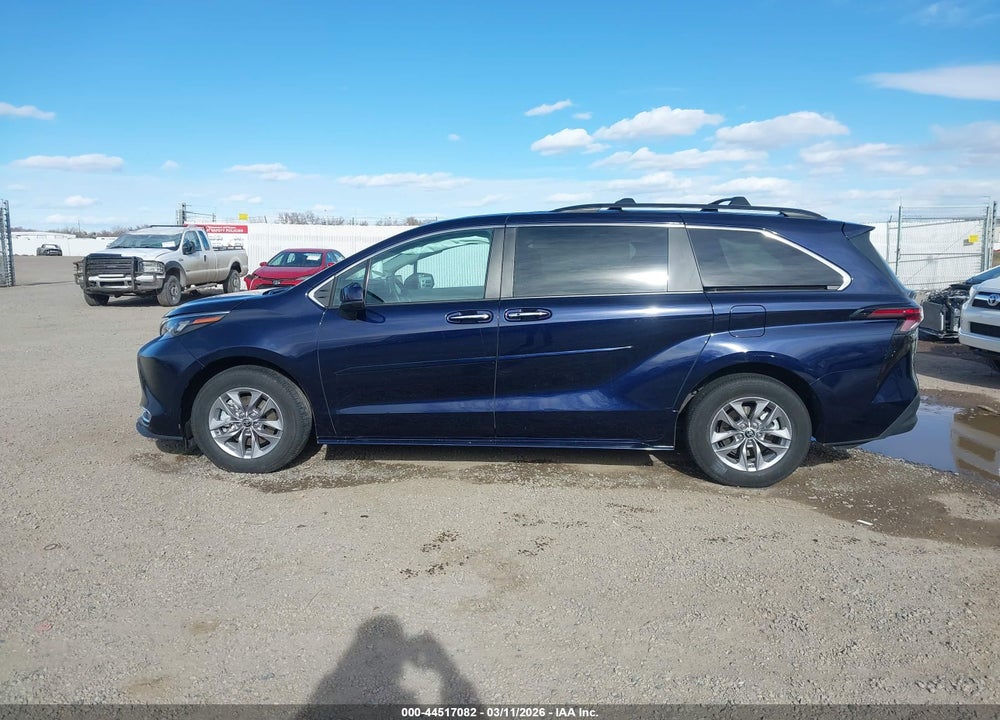 2024 TOYOTA SIENNA XLE VIN: 5TDJSKFC7RS142559