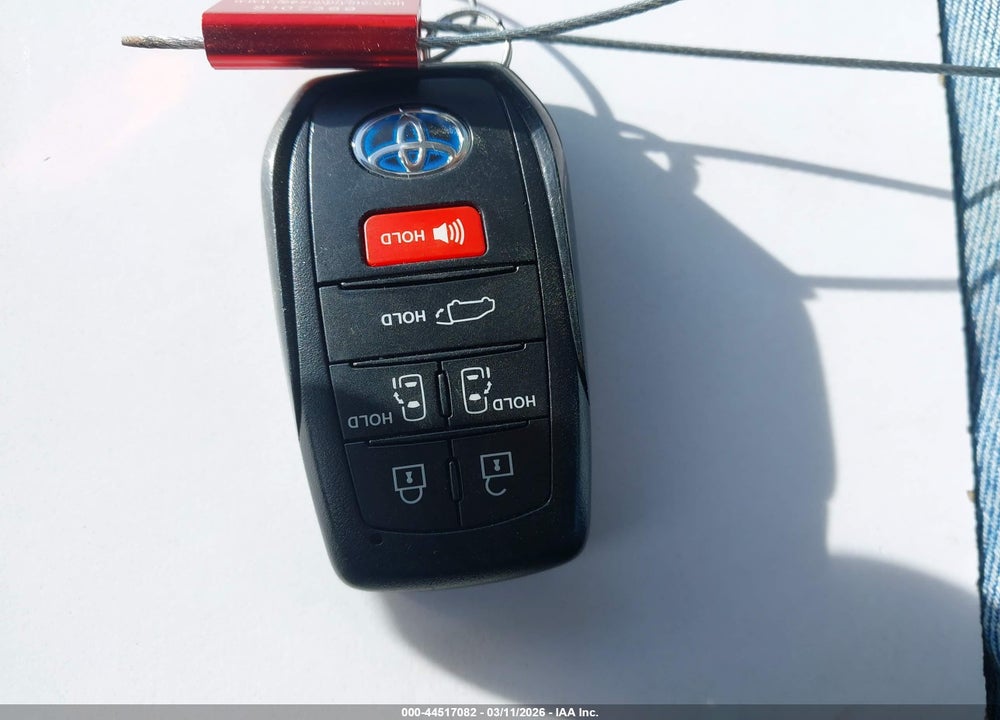 2024 TOYOTA SIENNA XLE VIN: 5TDJSKFC7RS142559