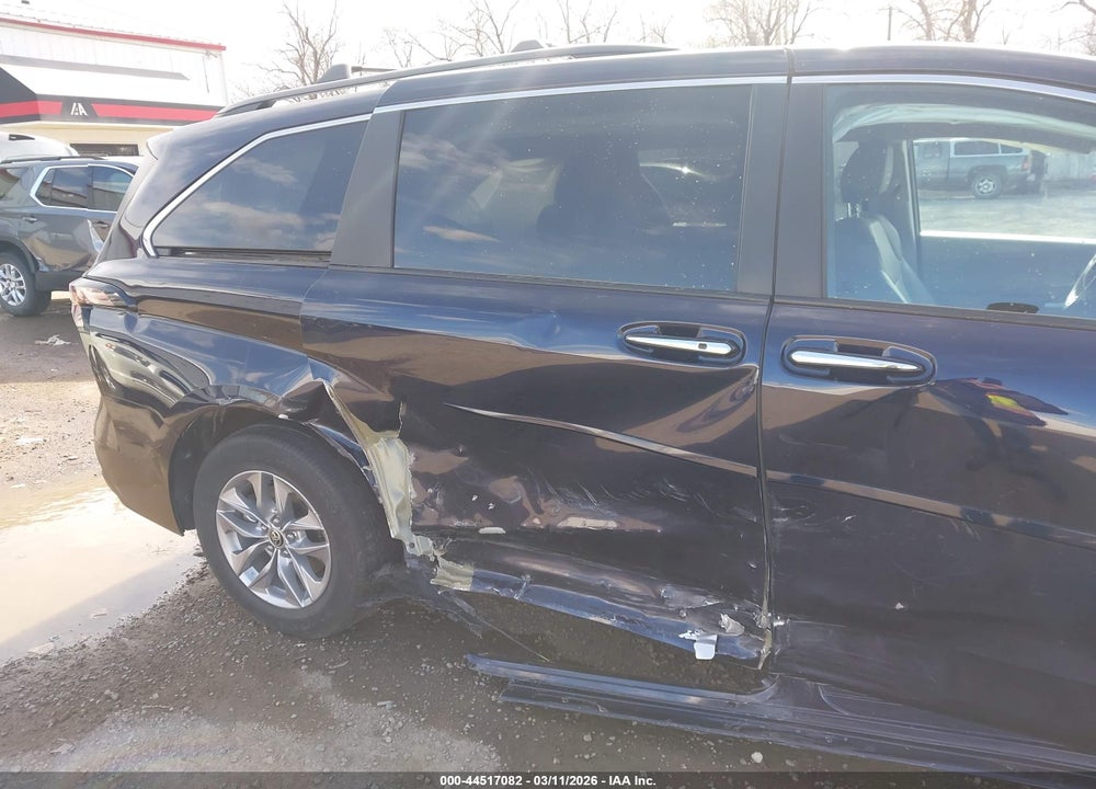 2024 TOYOTA SIENNA XLE VIN: 5TDJSKFC7RS142559