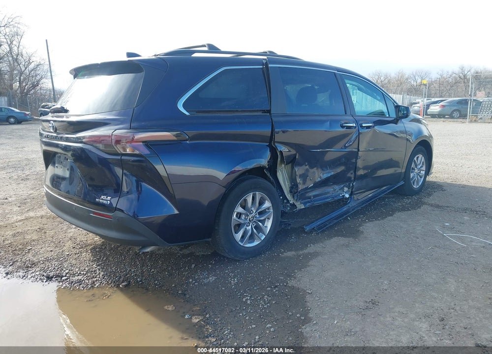 2024 TOYOTA SIENNA XLE VIN: 5TDJSKFC7RS142559