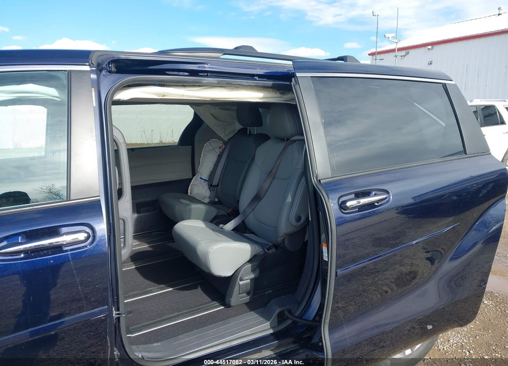 2024 TOYOTA SIENNA XLE VIN: 5TDJSKFC7RS142559