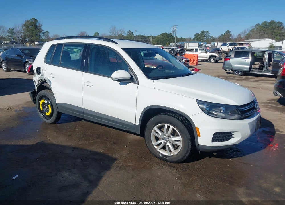 2016 VOLKSWAGEN TIGUAN S VIN: WVGBV7AX0GW601569