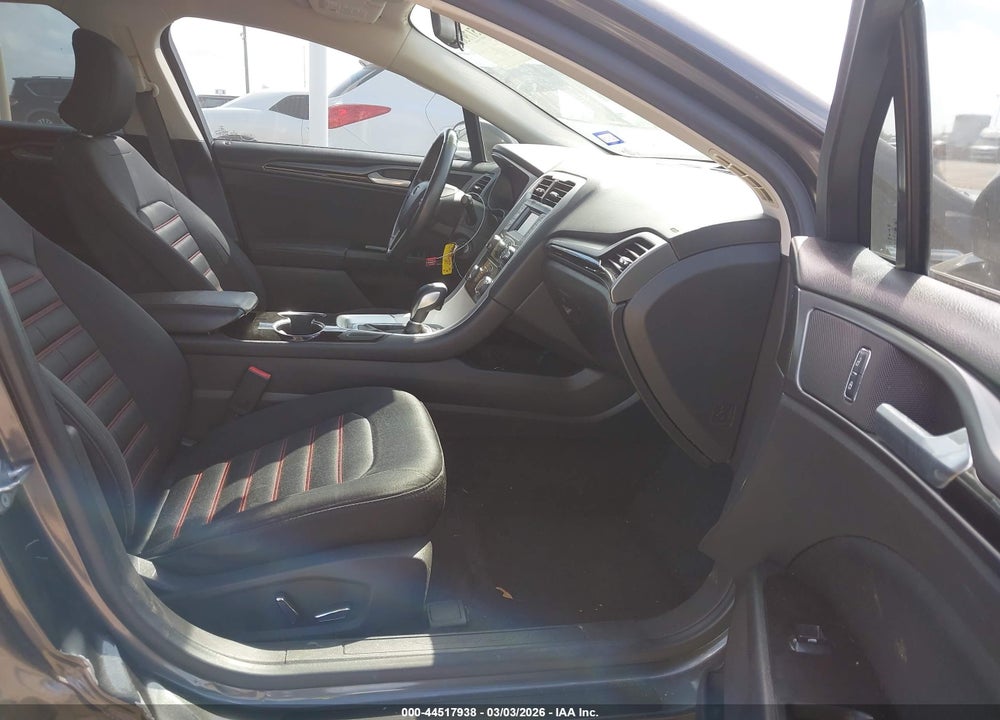 2015 FORD FUSION SE VIN: 3FA6P0H74FR205505