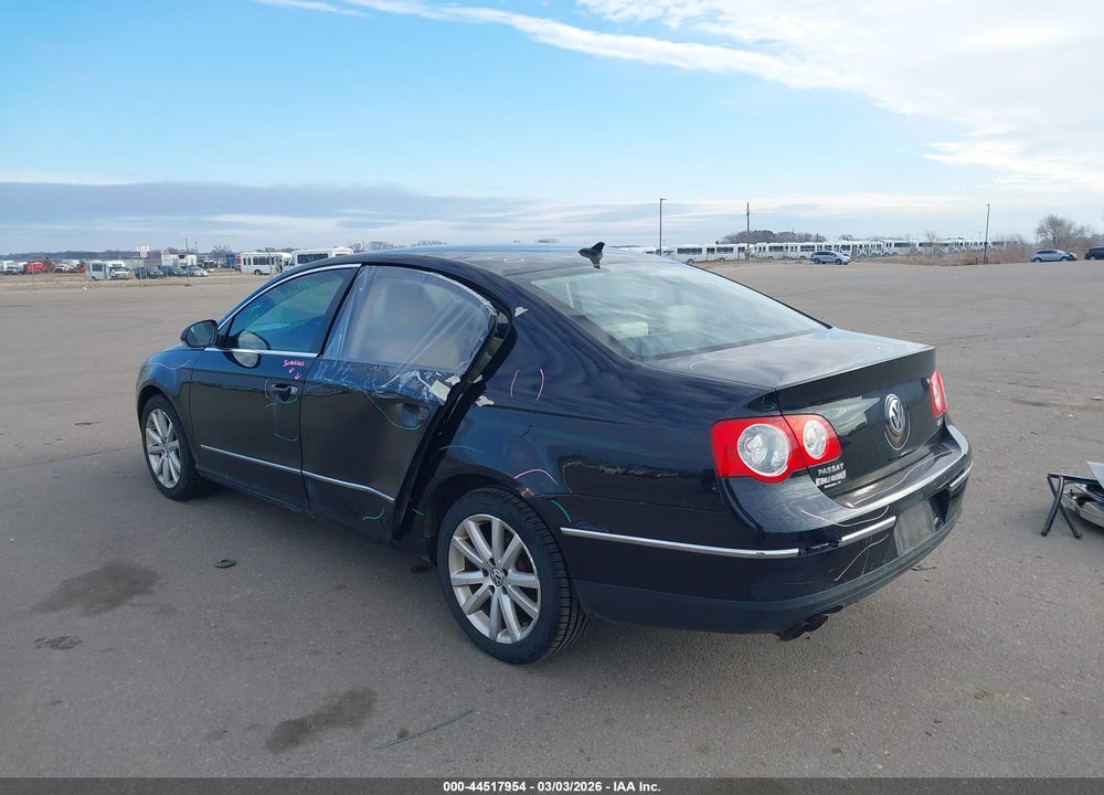 2010 VOLKSWAGEN PASSAT KOMFORT VIN: WVWJK7AN7AE075705