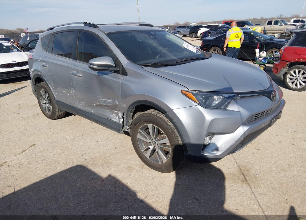 2018 TOYOTA RAV4 XLE VIN: JTMWFREV1JJ177556