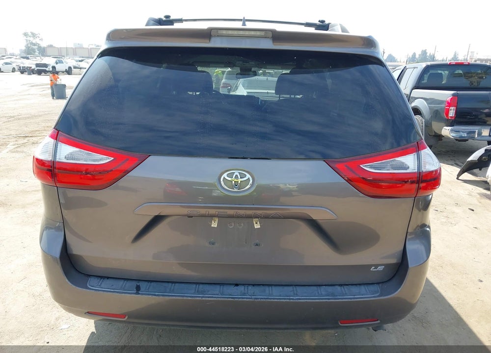 2018 TOYOTA SIENNA LE 8 PASSENGER VIN: 5TDKZ3DC1JS950175