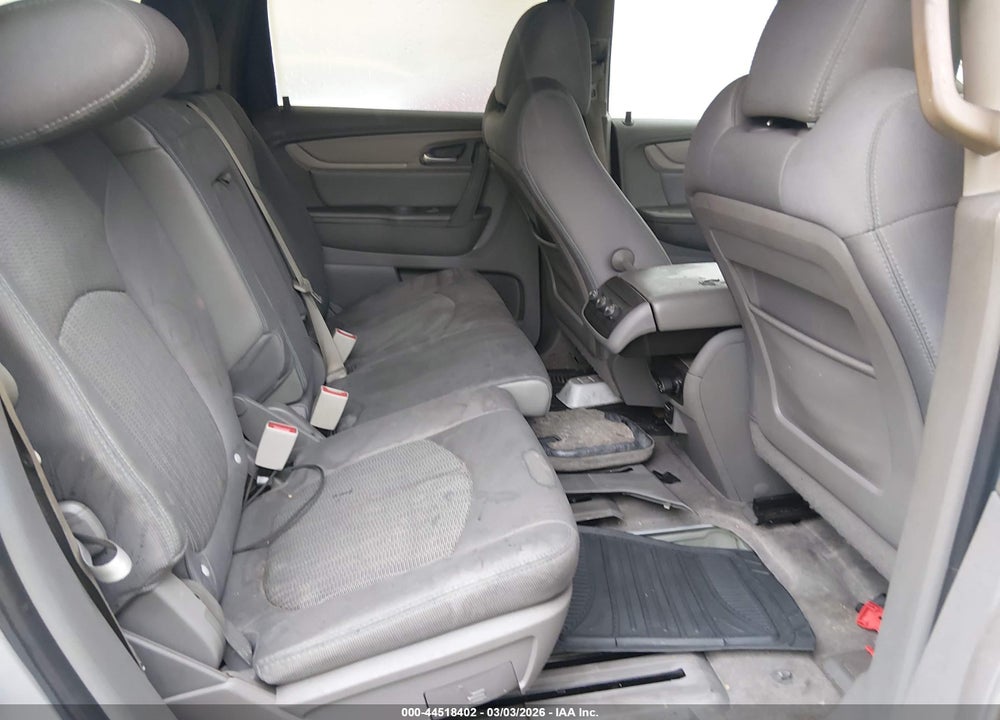 2016 CHEVROLET TRAVERSE LS VIN: 1GNKVFED4GJ218852