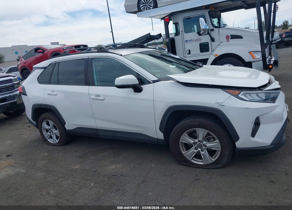 2019 TOYOTA RAV4 XLE VIN: 2T3W1RFV8KW028318