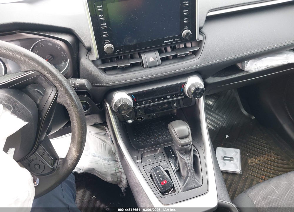 2019 TOYOTA RAV4 XLE VIN: 2T3W1RFV8KW028318