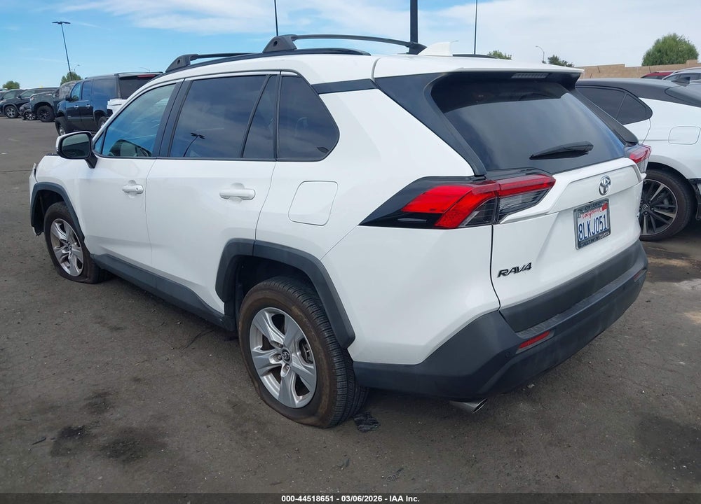 2019 TOYOTA RAV4 XLE VIN: 2T3W1RFV8KW028318