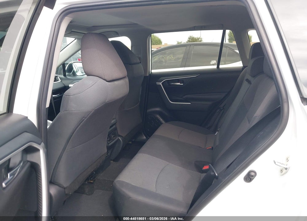 2019 TOYOTA RAV4 XLE VIN: 2T3W1RFV8KW028318
