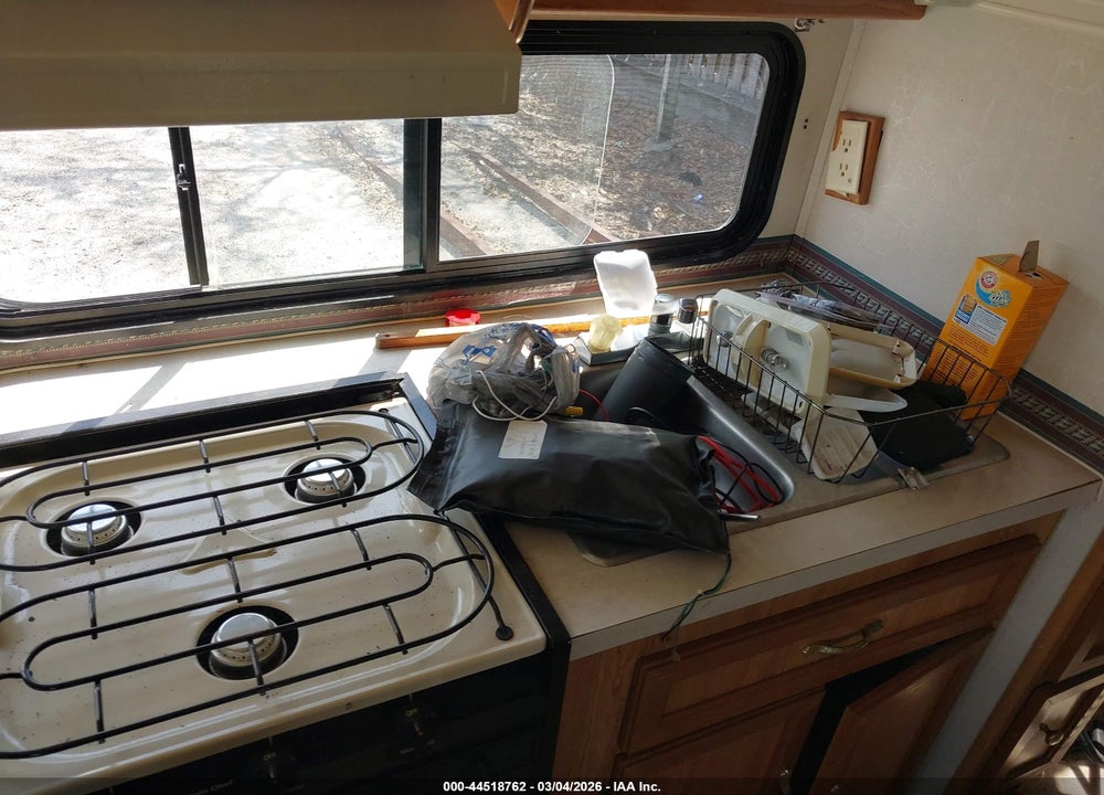 1998 FORD ECONOLINE E350 CUTAWAY VAN VIN: 1FDWE30S3WHB56392