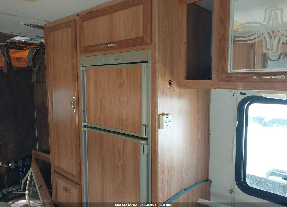 1998 FORD ECONOLINE E350 CUTAWAY VAN VIN: 1FDWE30S3WHB56392