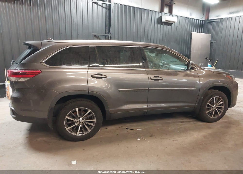 2019 TOYOTA HIGHLANDER XLE VIN: 5TDJZRFH1KS593492