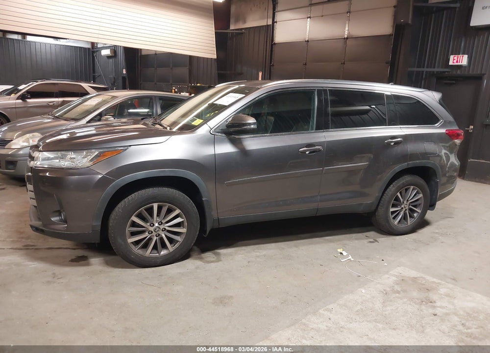 2019 TOYOTA HIGHLANDER XLE VIN: 5TDJZRFH1KS593492