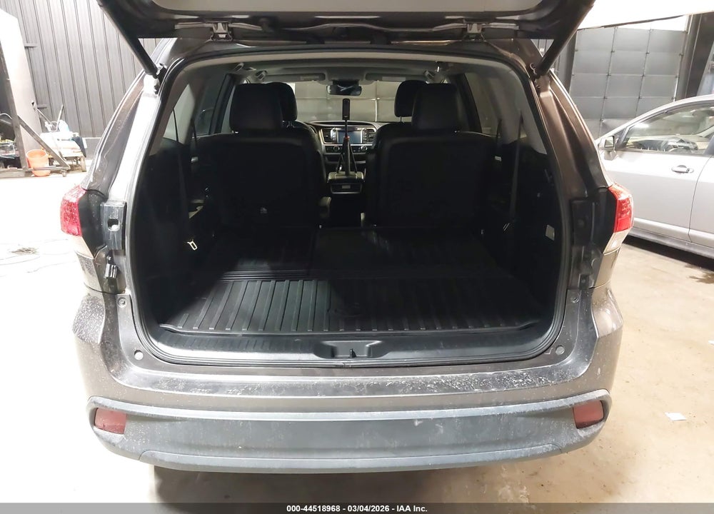2019 TOYOTA HIGHLANDER XLE VIN: 5TDJZRFH1KS593492