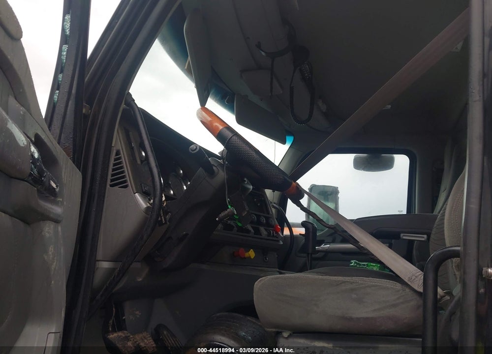 2017 KENWORTH T680 VIN: 1XKYDP9X2HJ160035