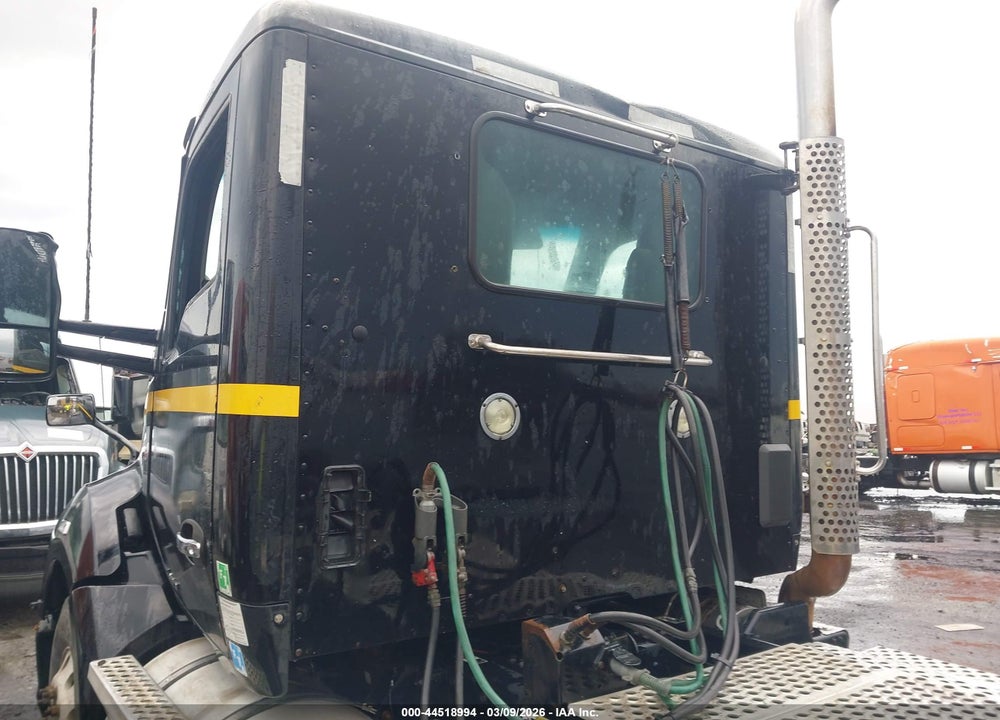 2017 KENWORTH T680 VIN: 1XKYDP9X2HJ160035
