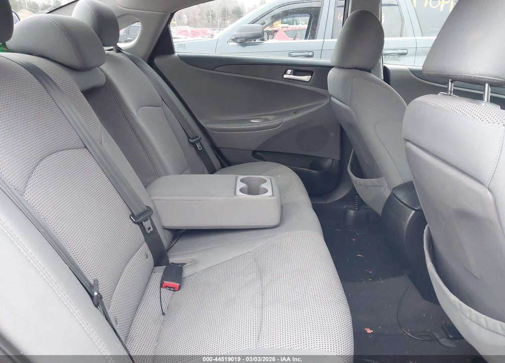 2014 HYUNDAI SONATA GLS VIN: 5NPEB4AC3EH889175
