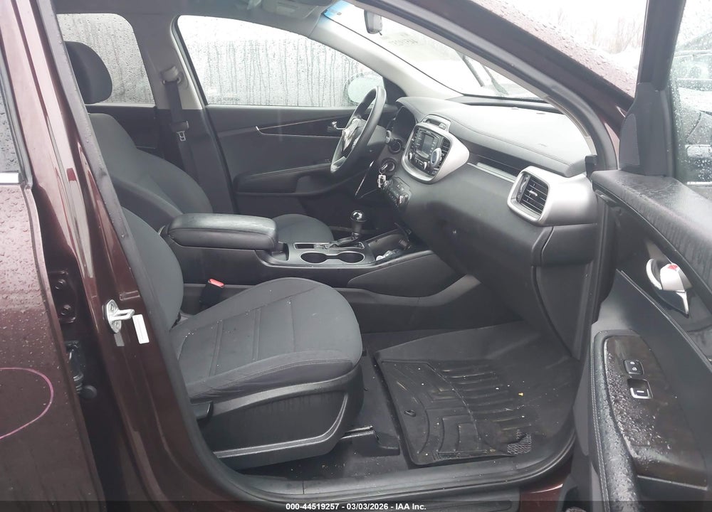 2016 KIA SORENTO 2.4L LX VIN: 5XYPGDA32GG058450