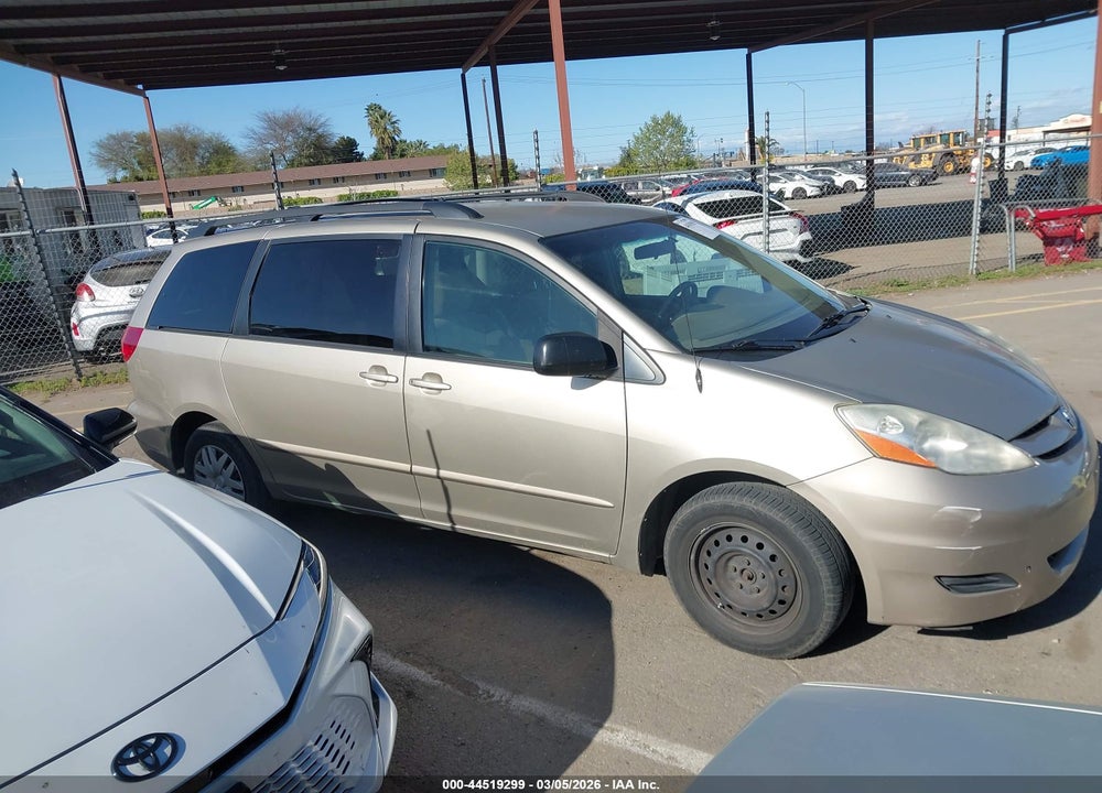 2010 TOYOTA SIENNA LE VIN: 5TDKK4CC9AS305253