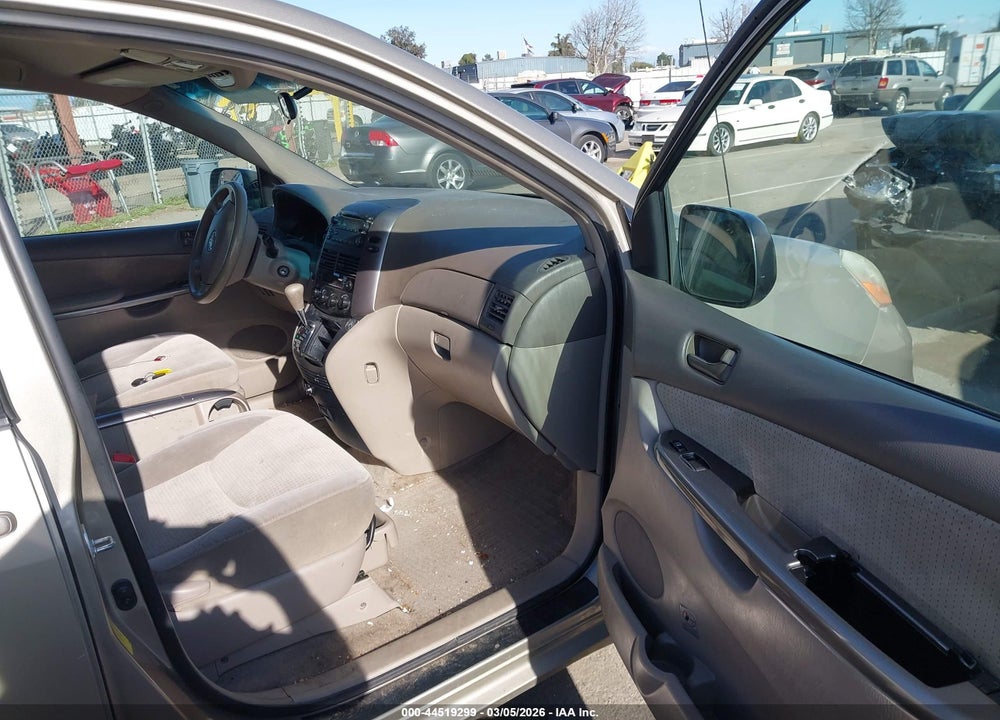 2010 TOYOTA SIENNA LE VIN: 5TDKK4CC9AS305253